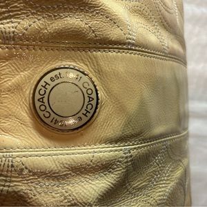 Coach pre- love only use one occasion. IIt’s like new. Fo sho ❤️